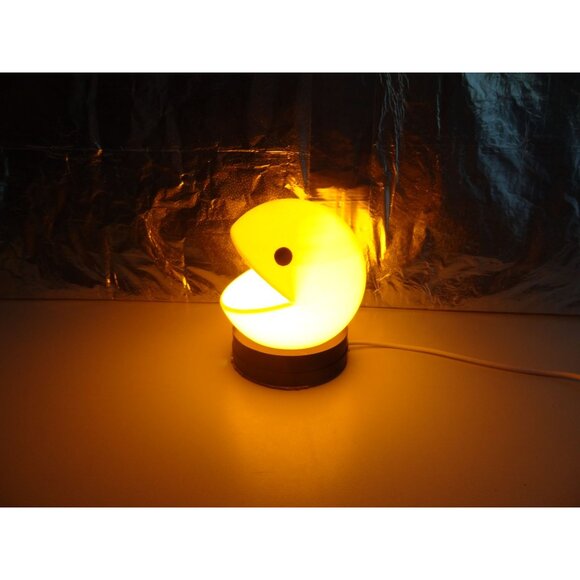 Pac-Man Inspired LED Night Light With USB Connection - Picture 4 of 12